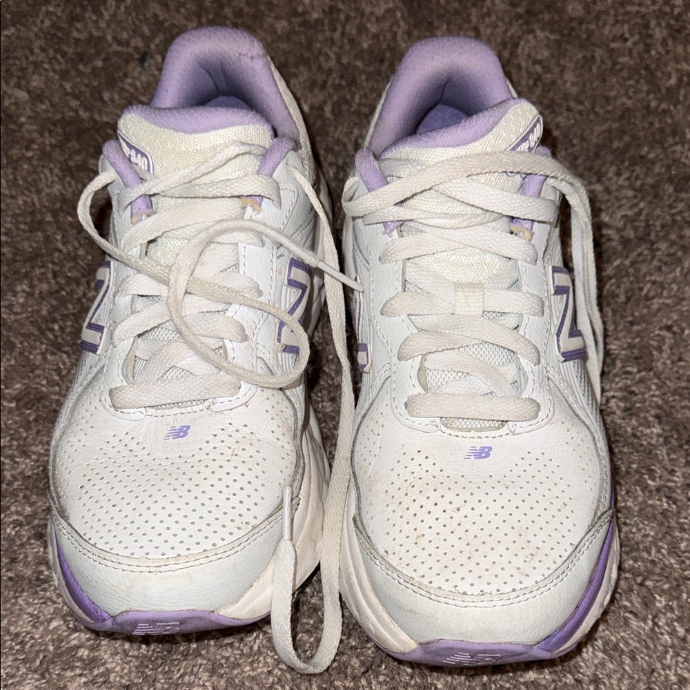 New Balance Women's Sneakers in White and Lavender - Size 8 WW
